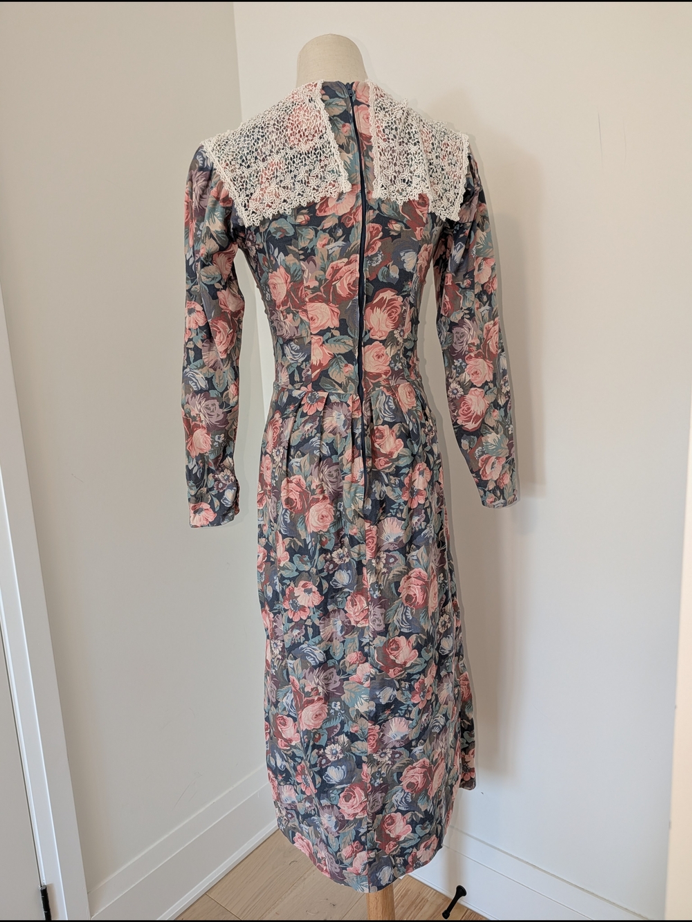 Vintage 1980s Floral Lace Yoke Midi Dress - Picture 4 of 13